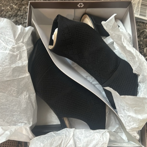 Life stride, Alida black knit, open toe heel 8 1/2 M - Picture 3 of 4